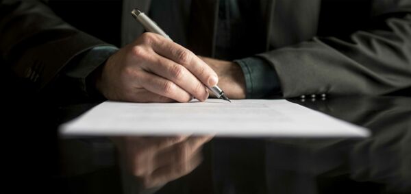 Verträge zwischen Distributoren und Kunden – kann zur kniffligen Angelegenheit werden.